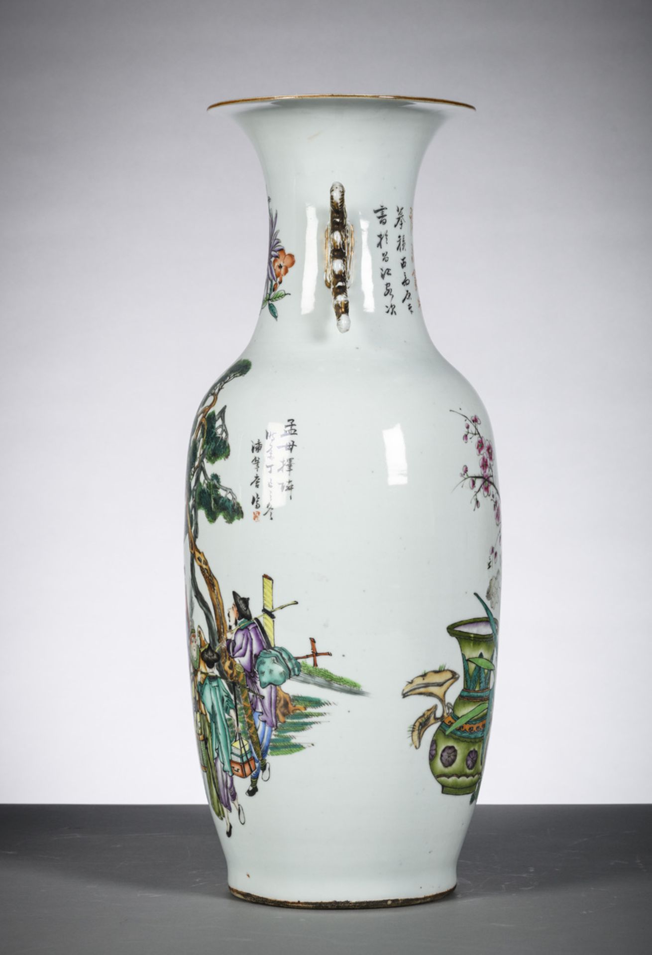 Chinese porcelain vase with double decoration 'travellers' (h59.5 cm) - Bild 2 aus 6