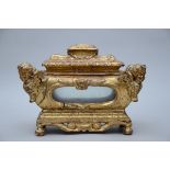 A Baroque relic case in gilt wood (27x39x23cm)