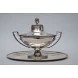 A silver soup tureen with tray (50x33cm)