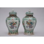 Pair of Chinese porcelain vases, 19th century (h40cm)(*)