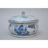Chinese blue and white tureen with lid, 18th century (15x21cm) (*)