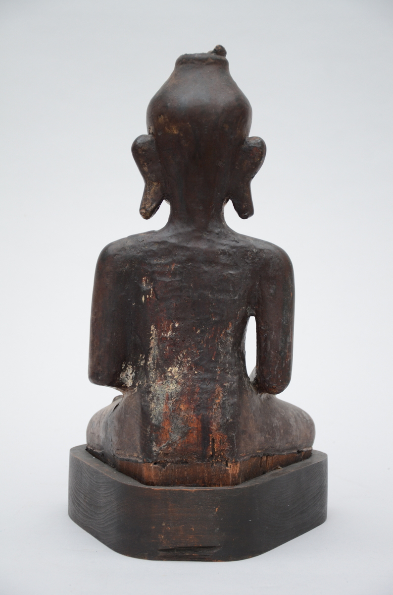 A Burmese seated Buddha in lacquered wood (38x22x17cm) (*) - Image 3 of 3