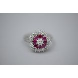 Ladies ring in white gold set with diamonds and rubies (18 kt)