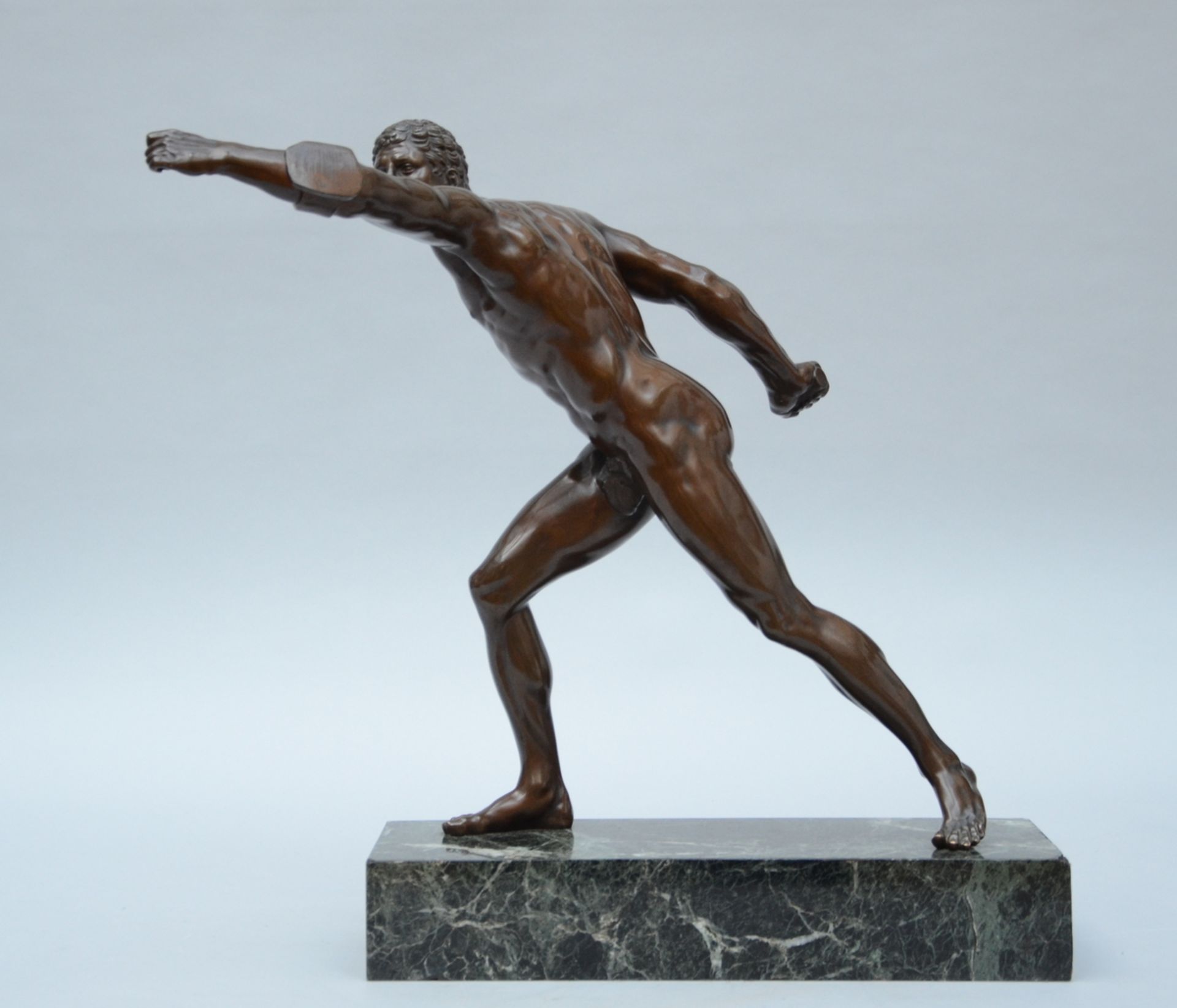 Neoclassical bronze 'athlete' (h45cm) - Image 2 of 4