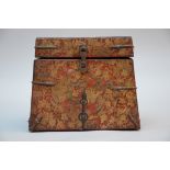 Painted Tibetan chest in wood (25x30x21cm) (*)