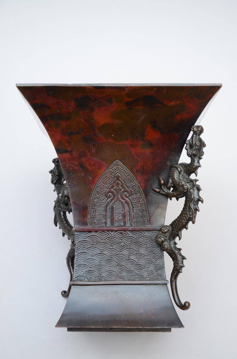 A square vase in lacquered bronze, Japan (h26cm) - Image 2 of 3