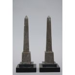 A pair of marble obelisks, 19th century (h27cm)
