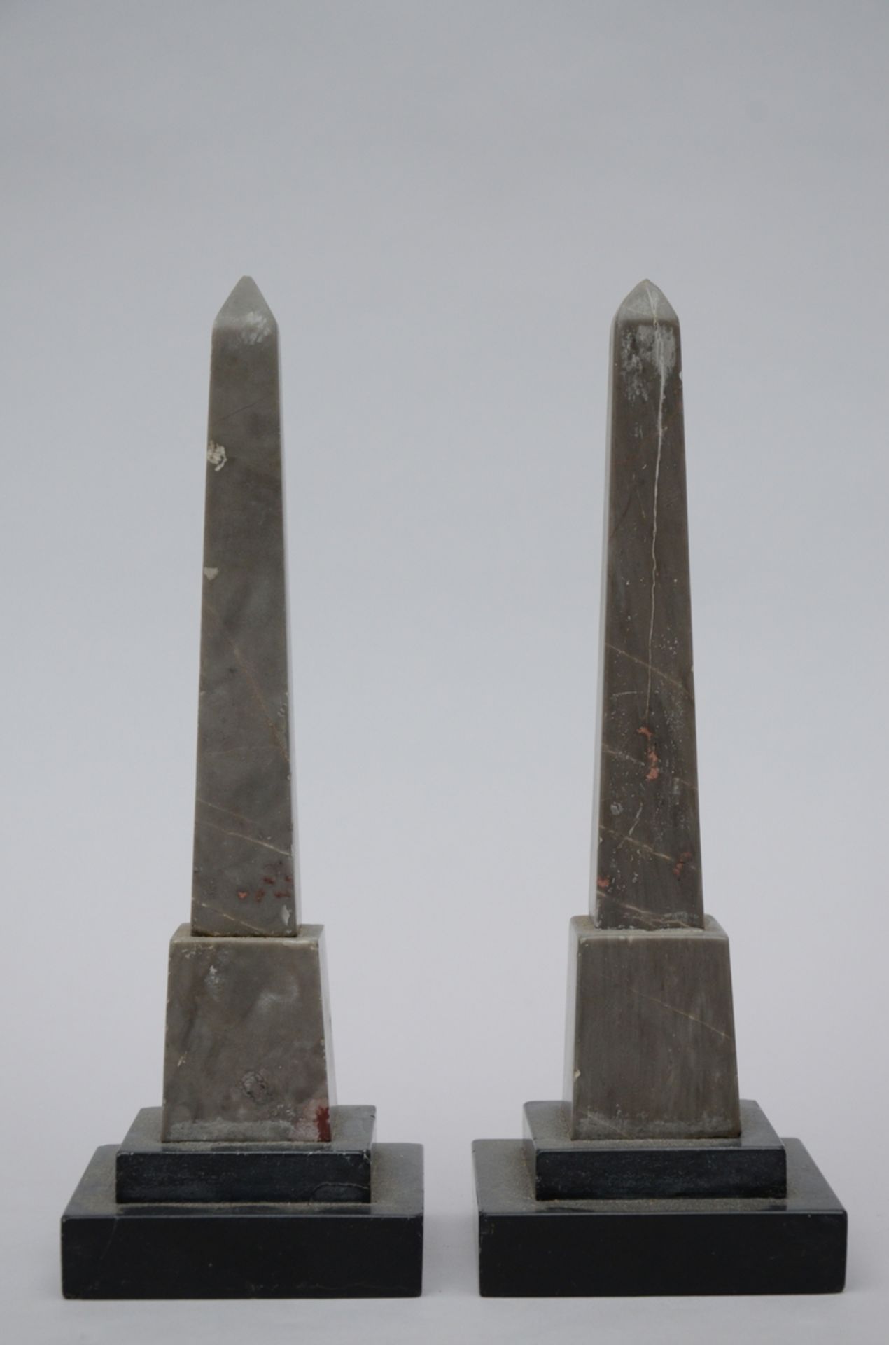 A pair of marble obelisks, 19th century (h27cm)