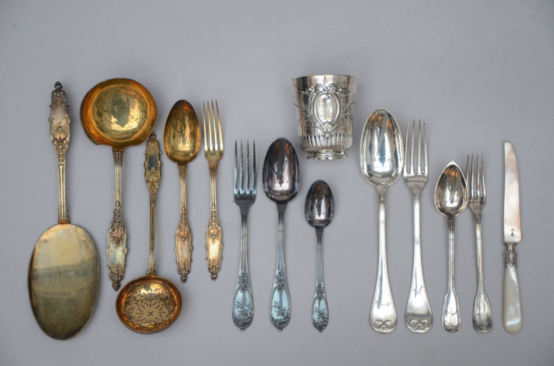 Two different ecrins with silver cutlery, ecrin birth gift, part of a silver menagere in gilt - Image 2 of 5