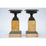 A pair of bronze coupes on a foot in Sienna marble, Charles X (h32cm)