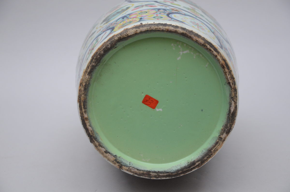 A Chinese famille rose porcelain vase with yellow handles (h60cm) (*) - Image 3 of 4