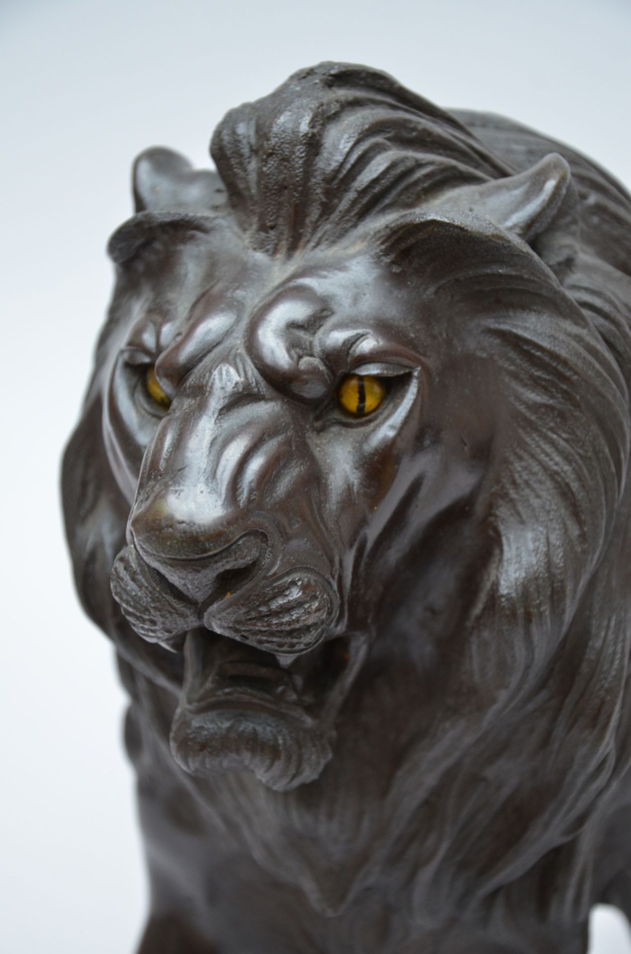 Japanese bronze sculpture 'lion', Meiji period (32x59x13cm) - Image 3 of 5
