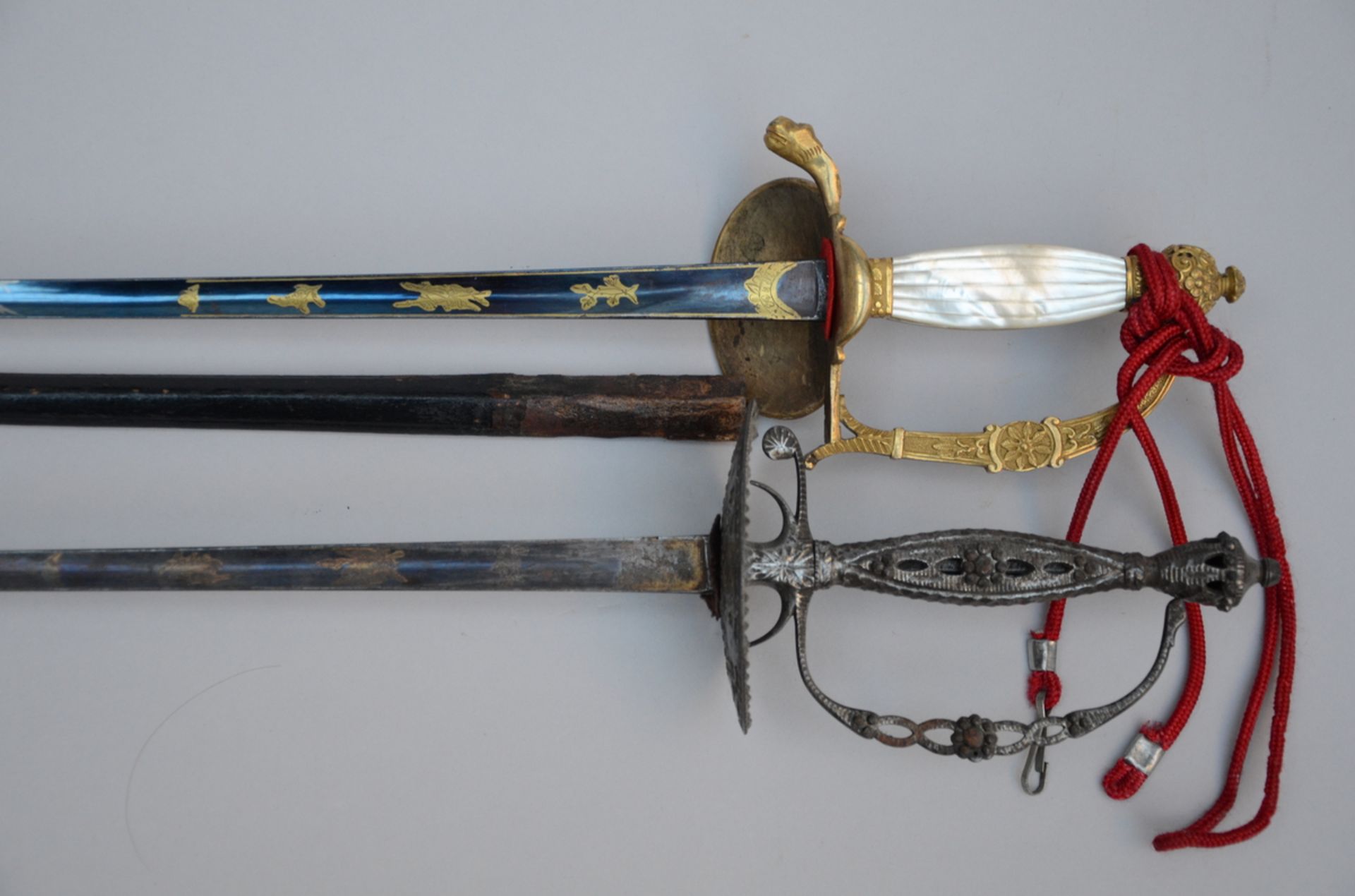 Lot: two parade swords (L98cm) - Bild 4 aus 5