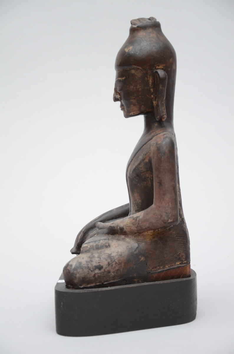 A Burmese seated Buddha in lacquered wood (38x22x17cm) (*) - Image 2 of 3