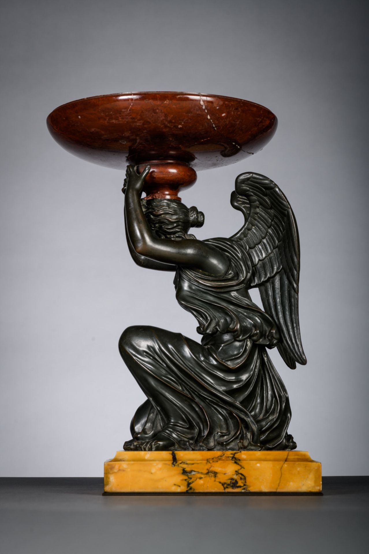 A decorative tazza in bronze and marble 'angel', 19th century (h39cm) (*)
