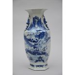 A hexagonal vase in Chinese blue and white porcelain (h 44cm) (*)