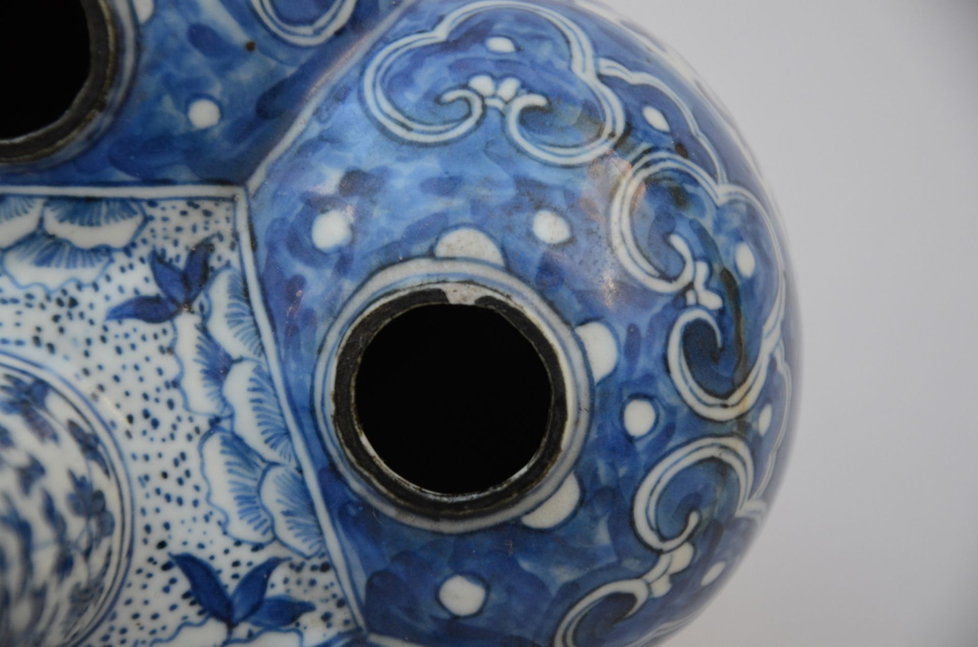 A Chinese blue and white porcelain tulip vase, 19th century (h27cm) (*) - Image 4 of 4