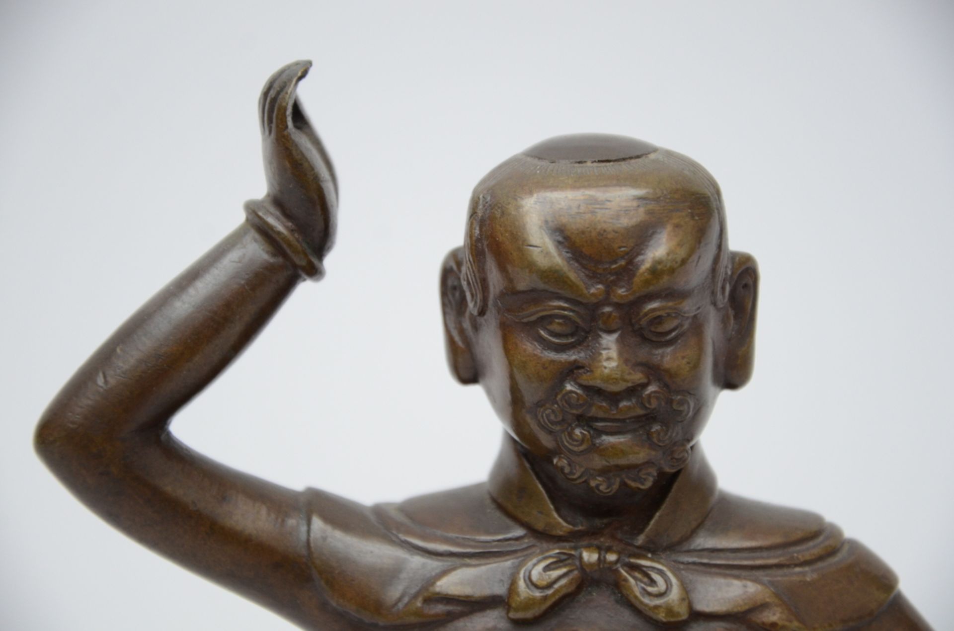 Bronze sculpture 'foreign servant', China 17th century (h22cm) (*) - Image 5 of 5