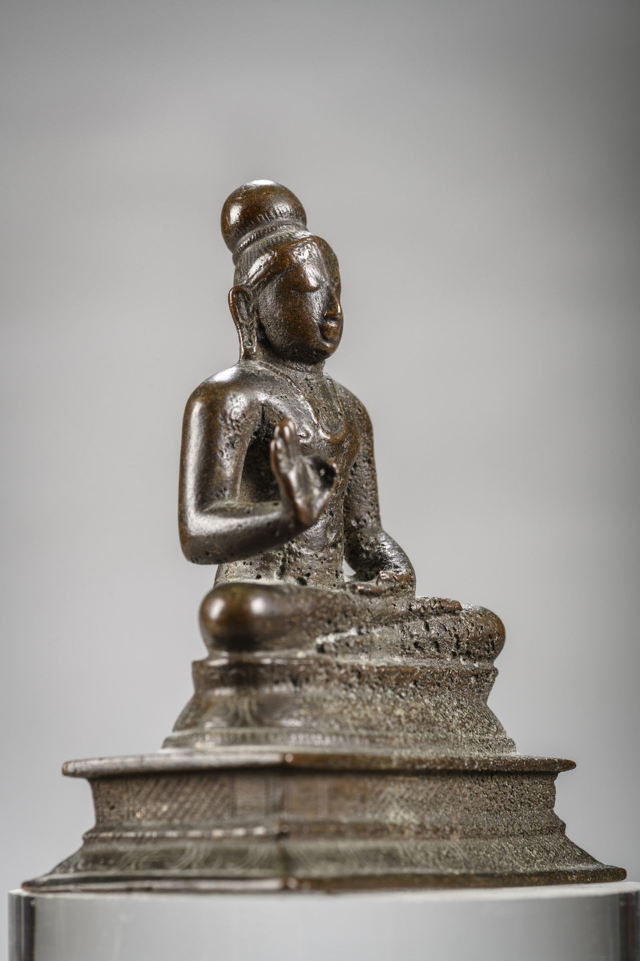 A bronze sculpture 'Yogi', India 17th - 18th century (h 11.2 cm) - Image 2 of 5