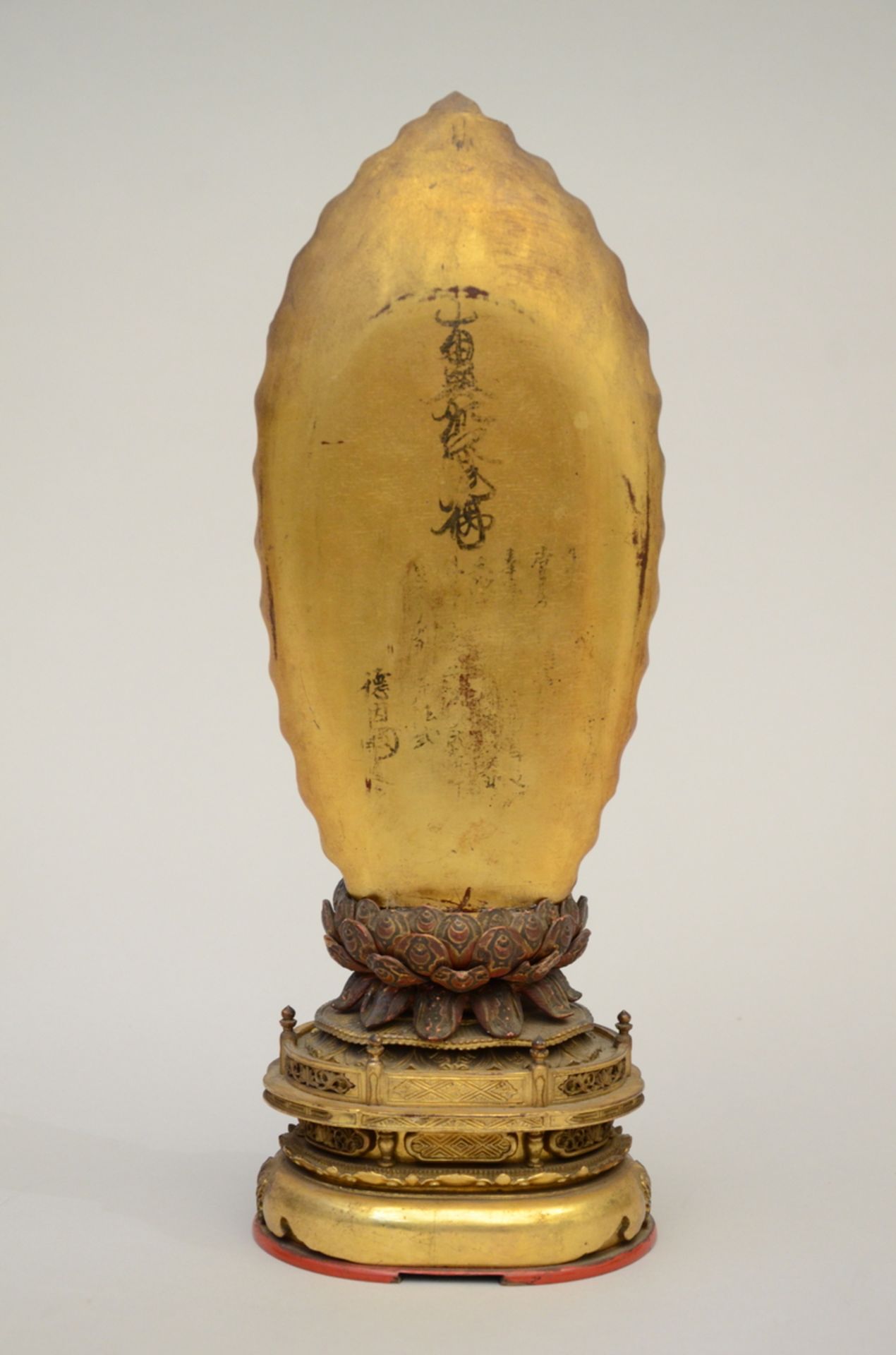 A finely carved sculpture in lacquered wood 'Buddha Maitreya', Edo period (H39cm) - Bild 4 aus 6