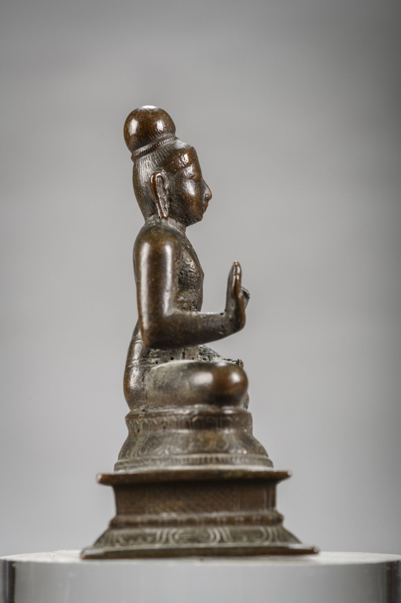 A bronze sculpture 'Yogi', India 17th - 18th century (h 11.2 cm) - Image 3 of 5