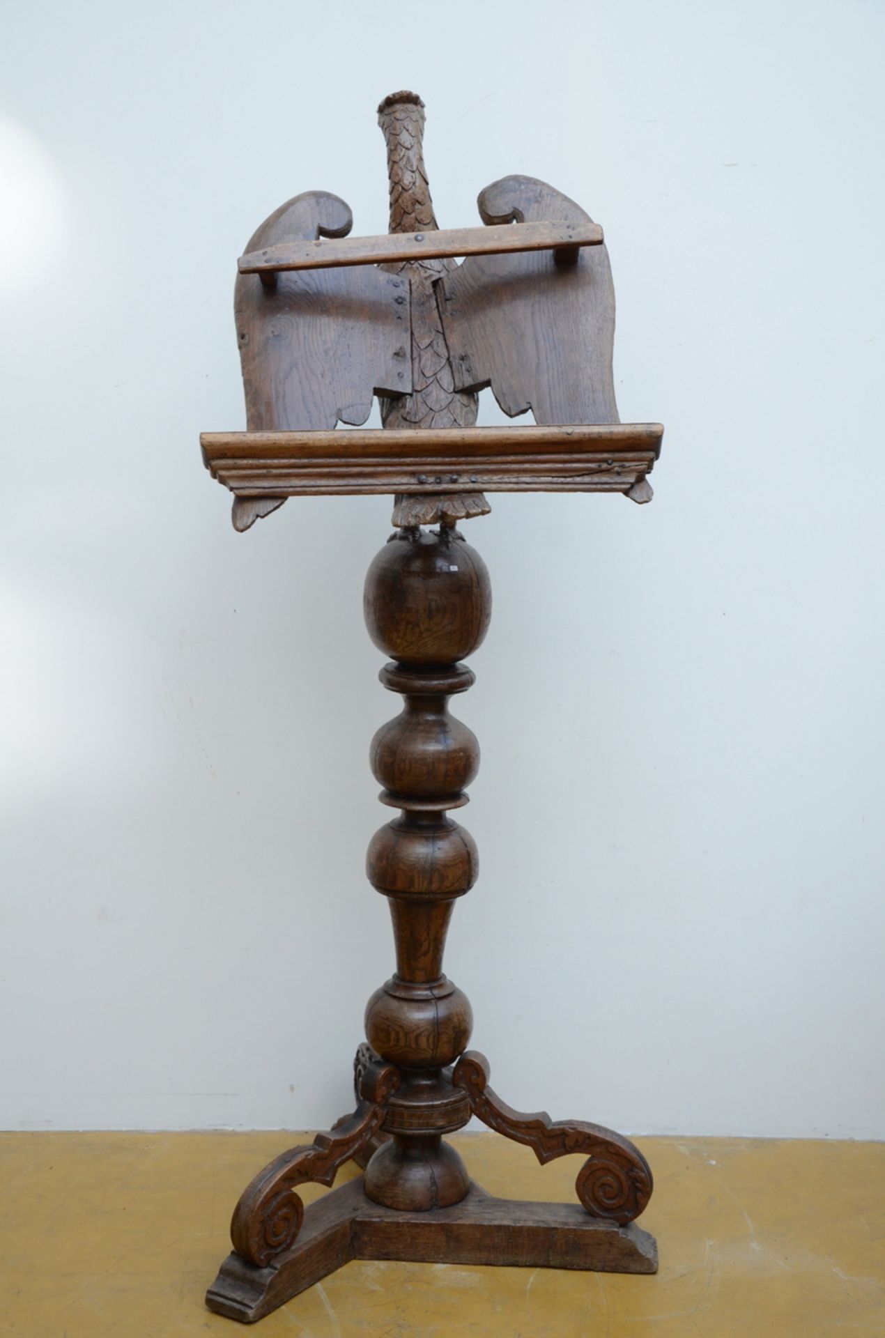 A lectern in oak 'eagle' (H185cm) - Image 3 of 3
