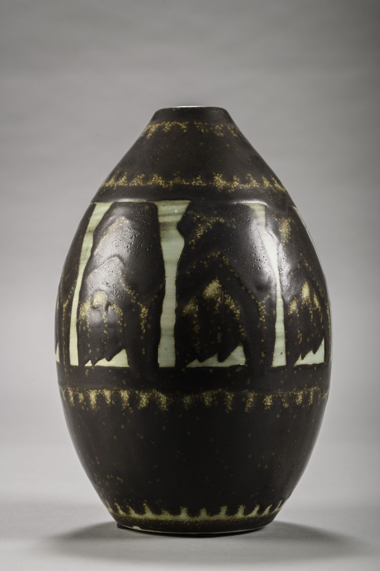 Art Deco vase in stoneware keramis, Boch La Louvière, Charles Catteau, 'abstract' D935B (h28cm)