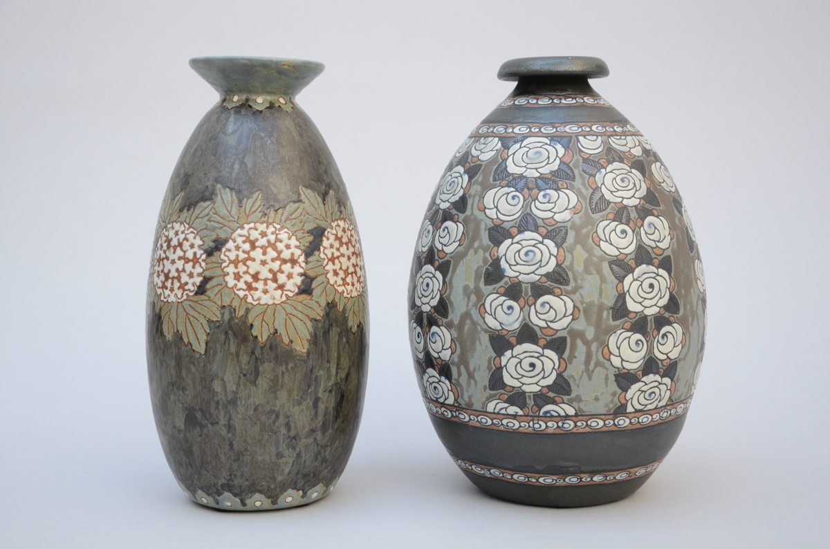 2 Art Deco vases in stoneware, Boch la Louvière, 'flowers' D880,D666 (h29-30cm)