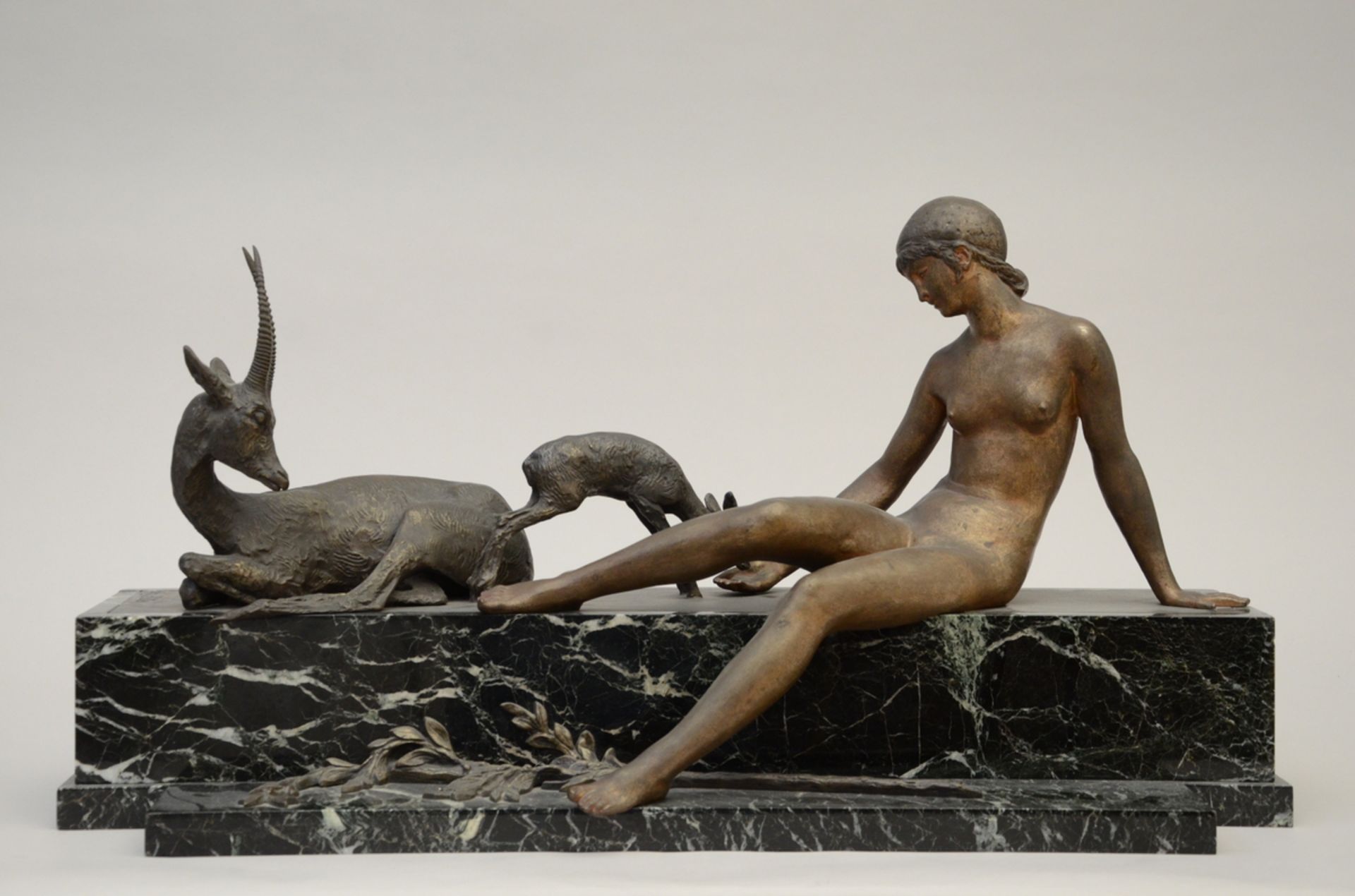 Ary Bitter: Art Deco statue in bronze on a marble base (40x77x27cm)