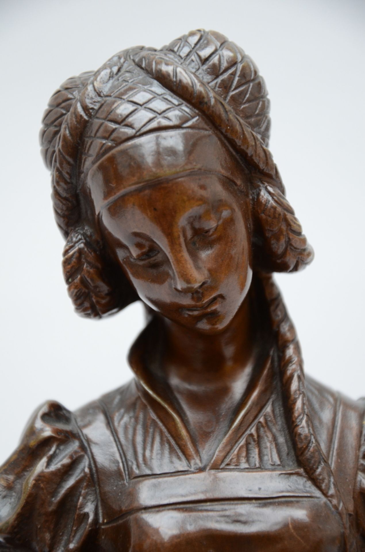 Devéche: bronze sculpture 'lady with book' (h51cm) - Bild 4 aus 4