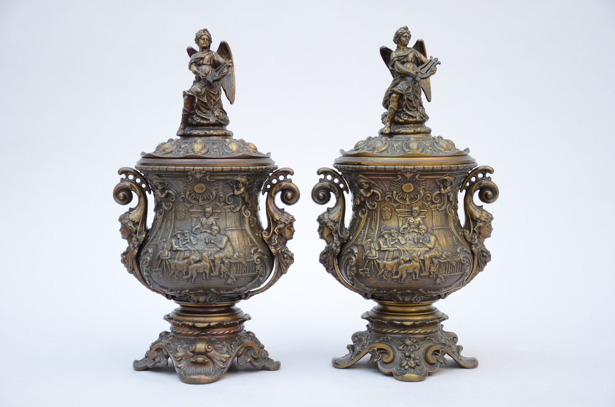 A pair of bronze lidded vases (h46cm) (*)