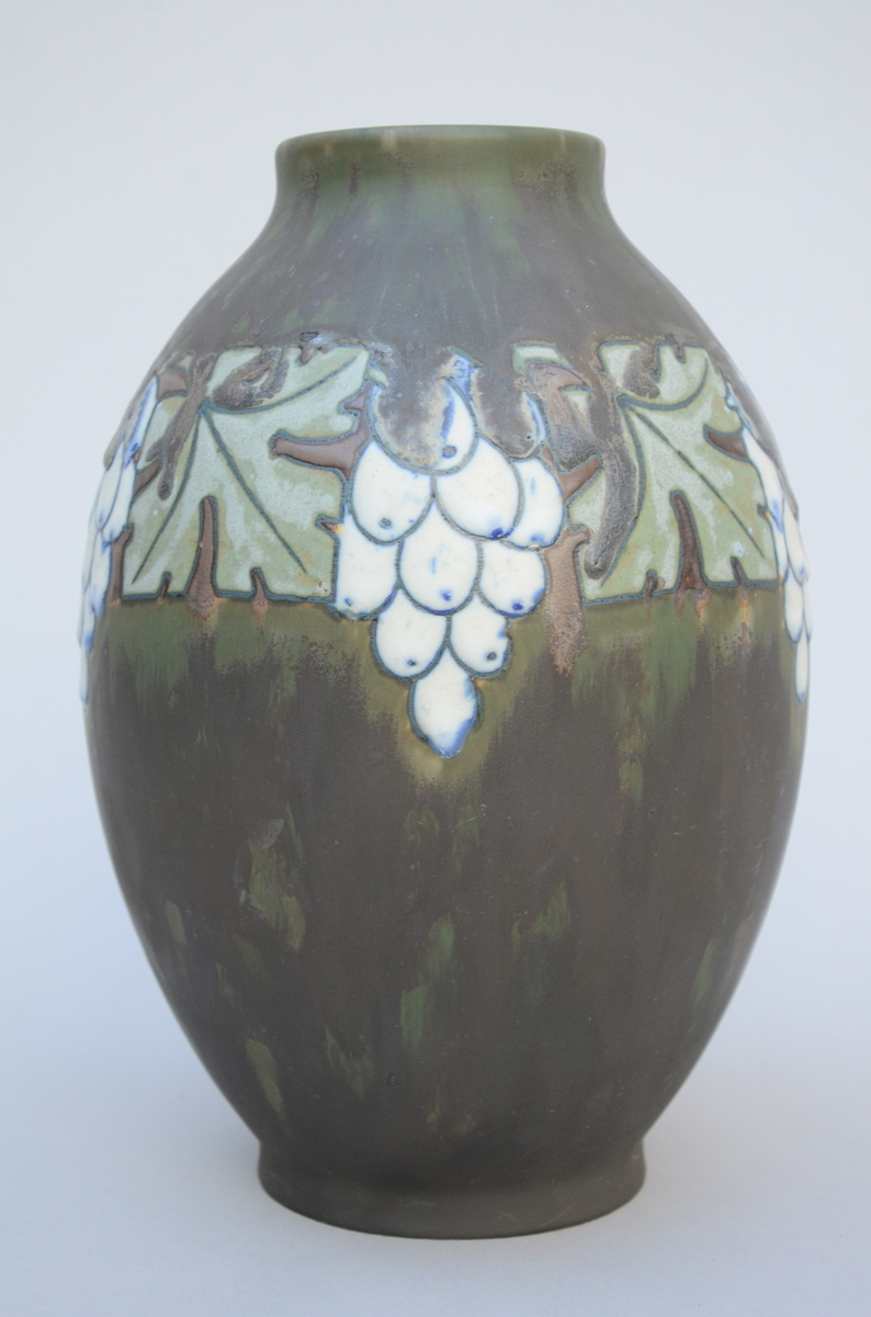 3 Art Deco vases in stoneware Keramis, 'flowers and grapes' D622,D622,D642 (h23.5+24+26cm) - Image 4 of 5