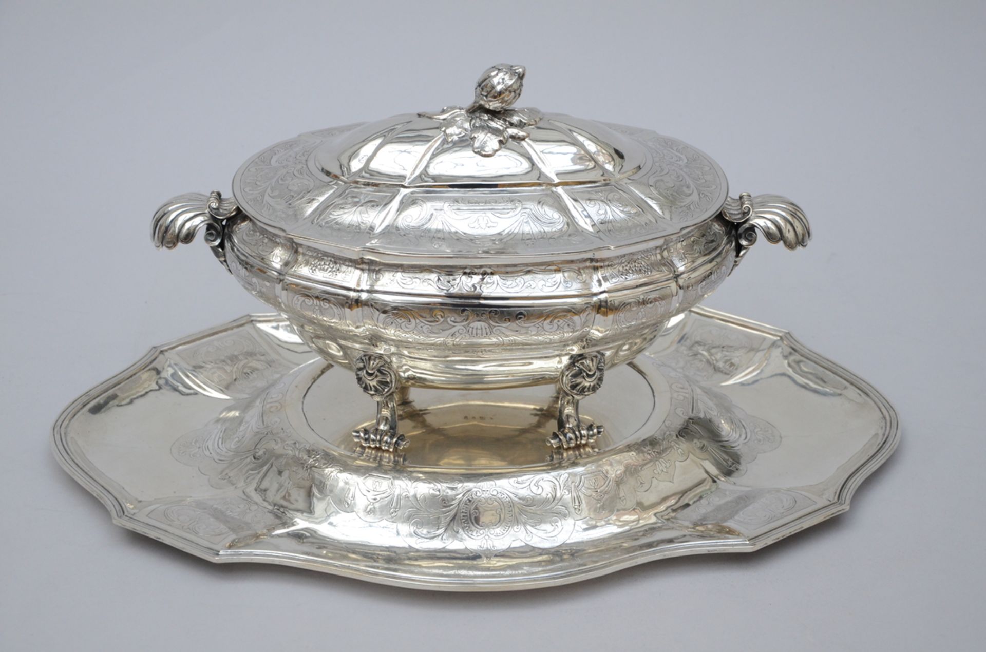 A fine engraved souptureen with plate - Image 2 of 5