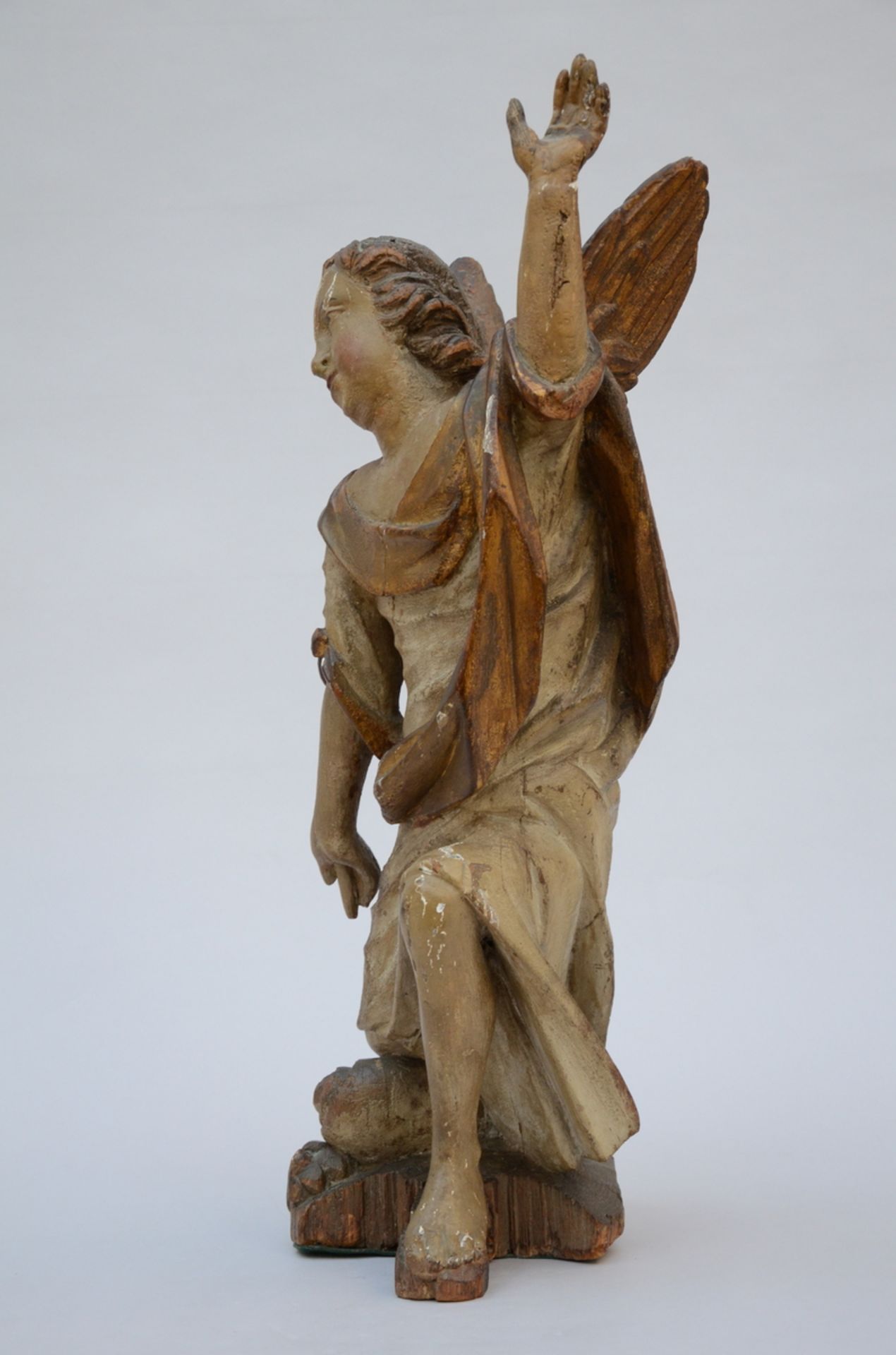 An angel in polychrome wood (h75cm) (*) - Bild 2 aus 3