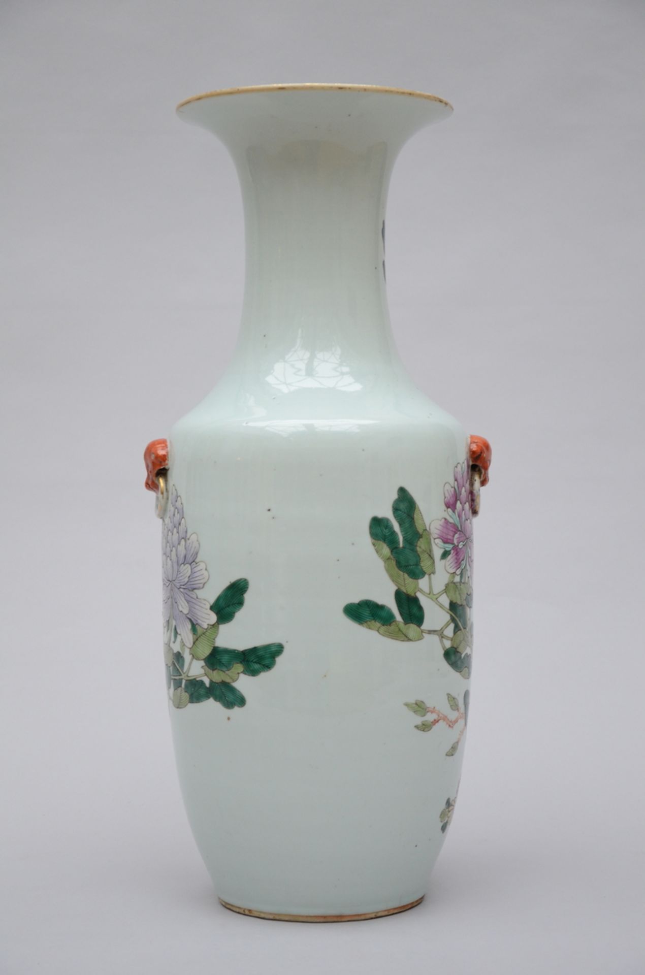 Chinese famille rose porcelain vase with floral decoration (h59cm) (*) - Image 3 of 5