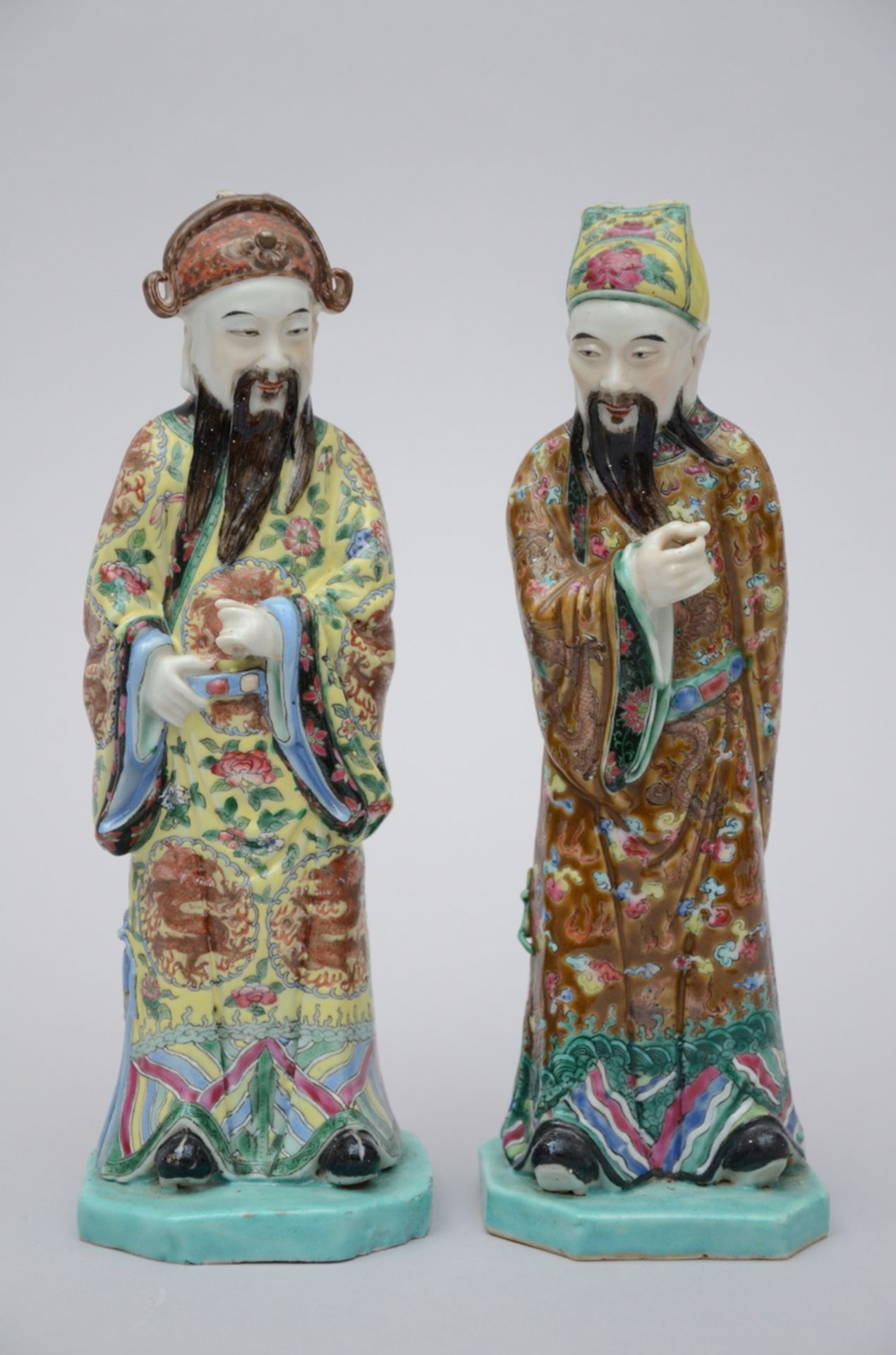 A pair of Chinese porcelain figures (H25cm) (*)