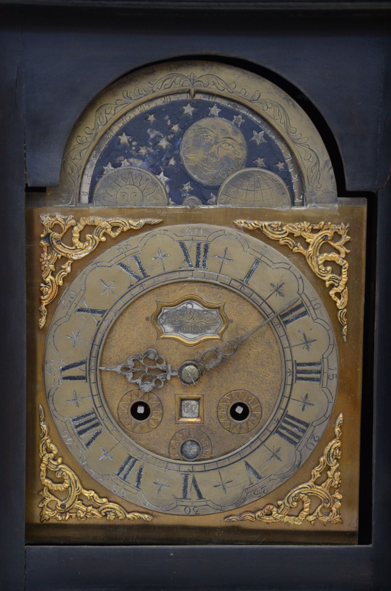 Georges Somersall: 18th century table clock with moon phase and date (51x32x21cm) - Image 3 of 5