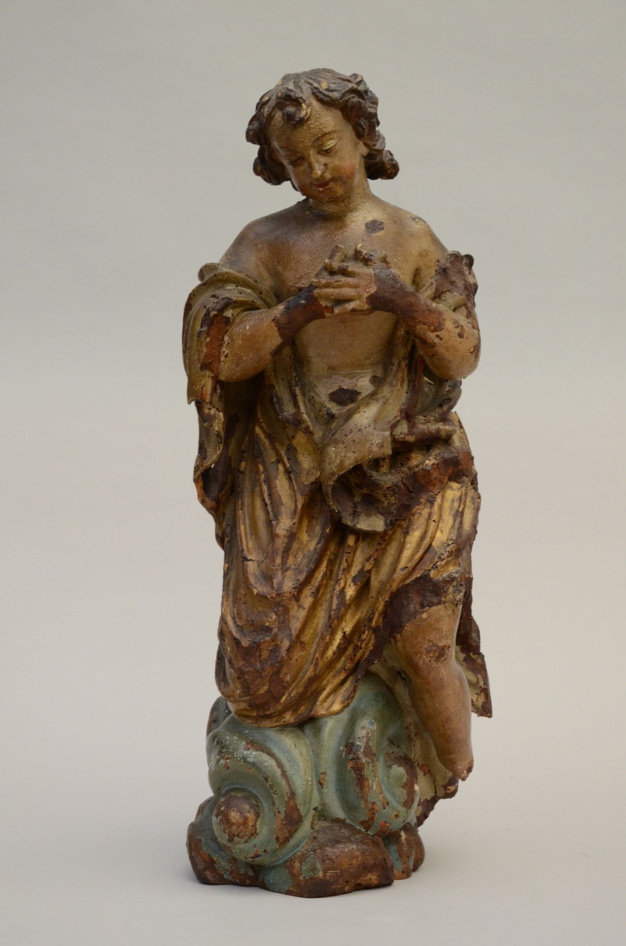 A baroque angel in polychrome wood, 17th century (h65cm)