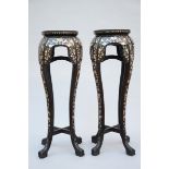 A pair of Chinese hardwood stands with mother-of-pearl inlay (h92 cm) (*)