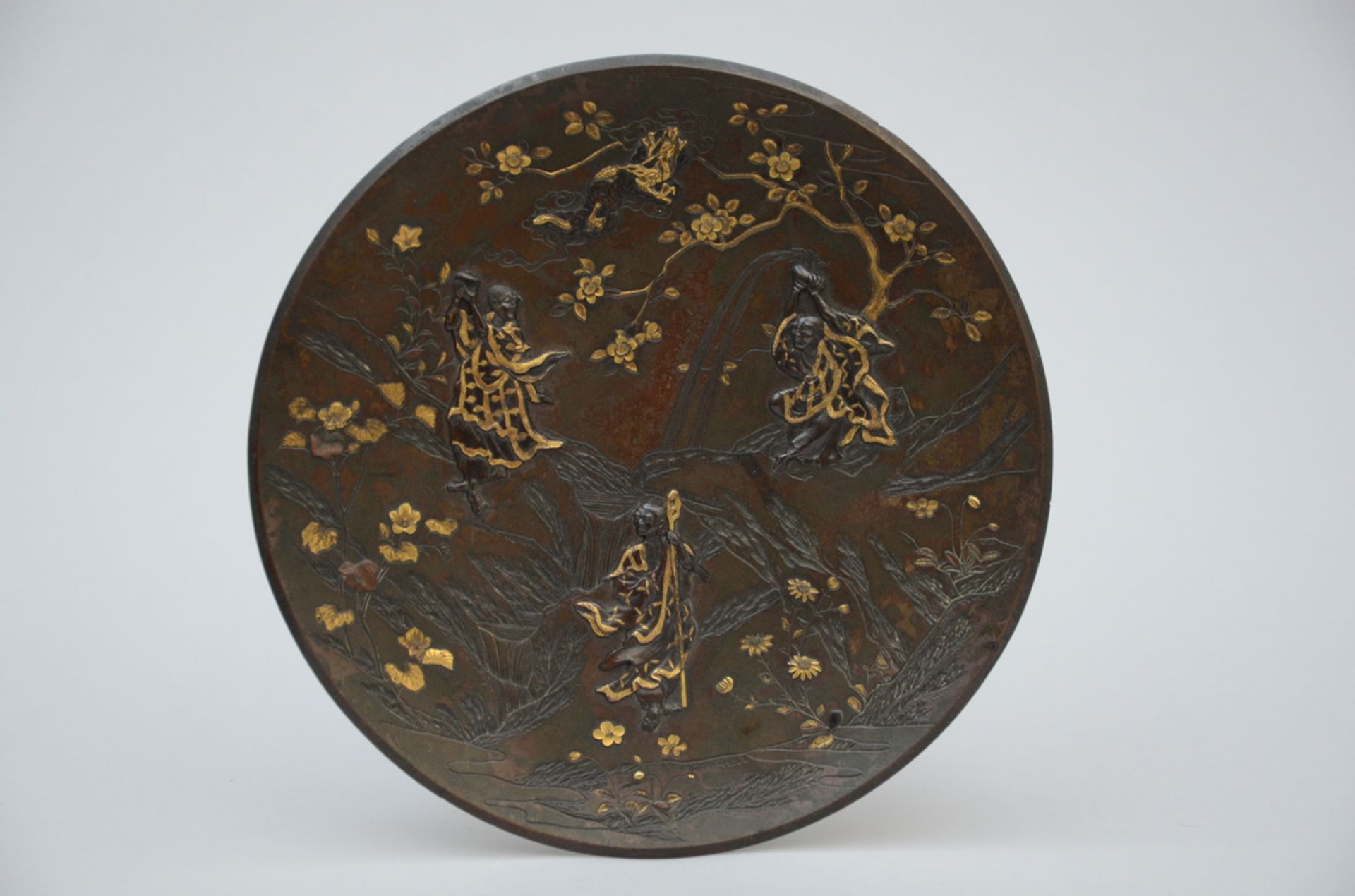 A Japanese bronze dish with gilt relief decoration, signed (Dia 27 cm)