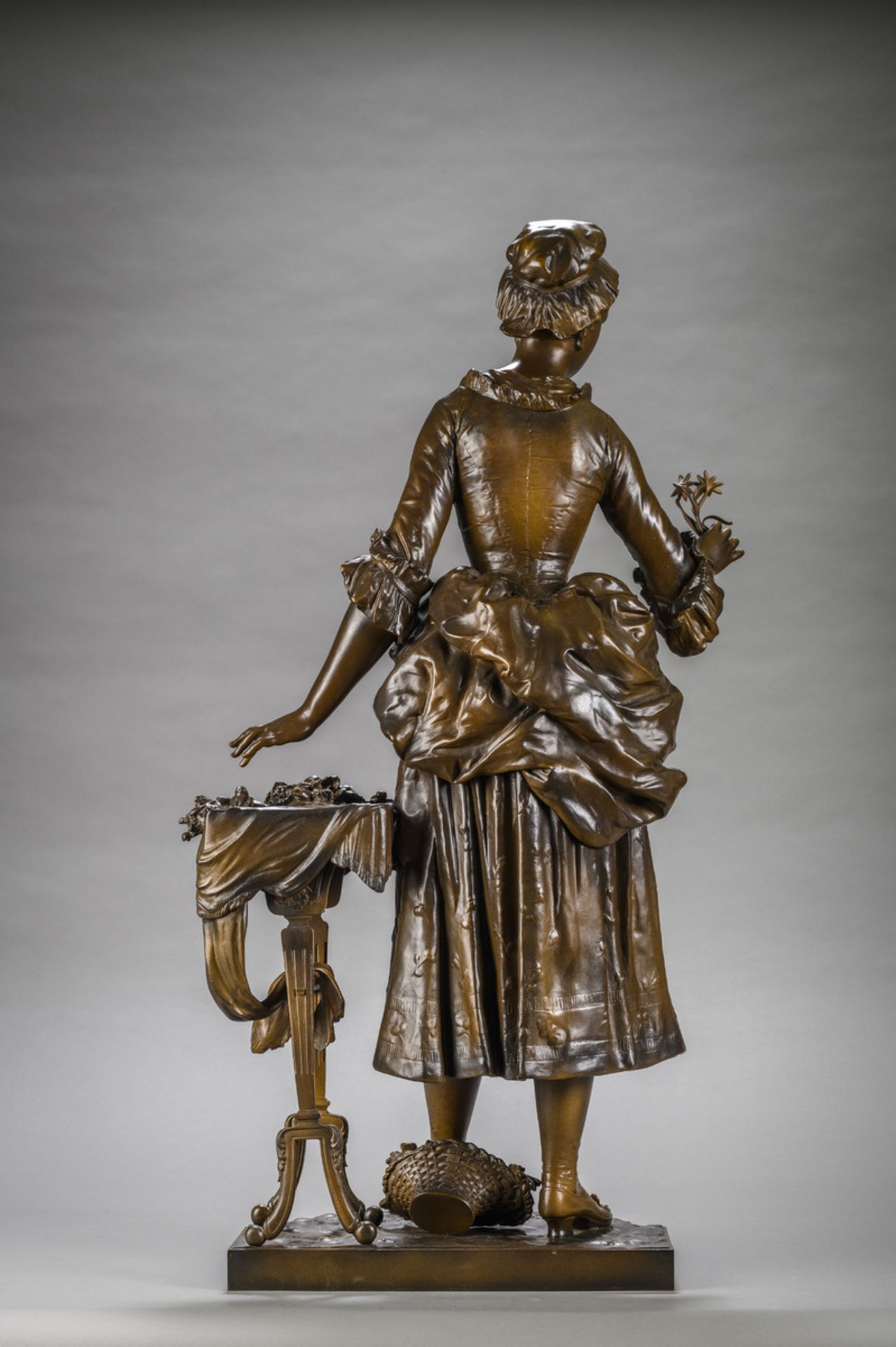 Henri Plé: bronze sculpture 'elegant lady' (83cm) - Image 3 of 5