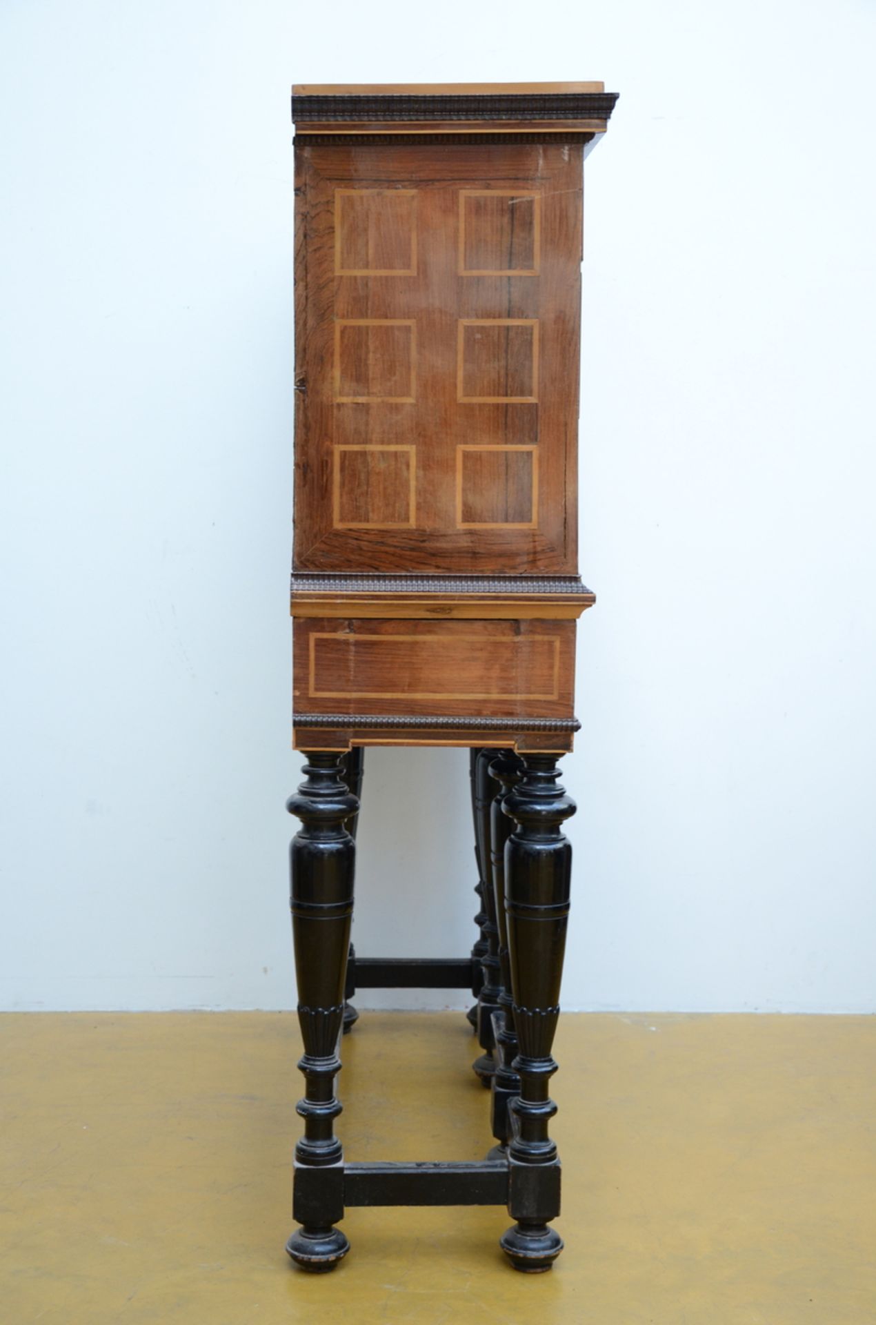 Cabinet with marqueterie inlaywork, 19th century (160x121x42cm) - Bild 2 aus 4