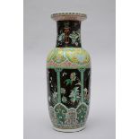 Chinese vase in famille rose porcelain 'flowers and butterflies', 19ième siècle (H61cm)