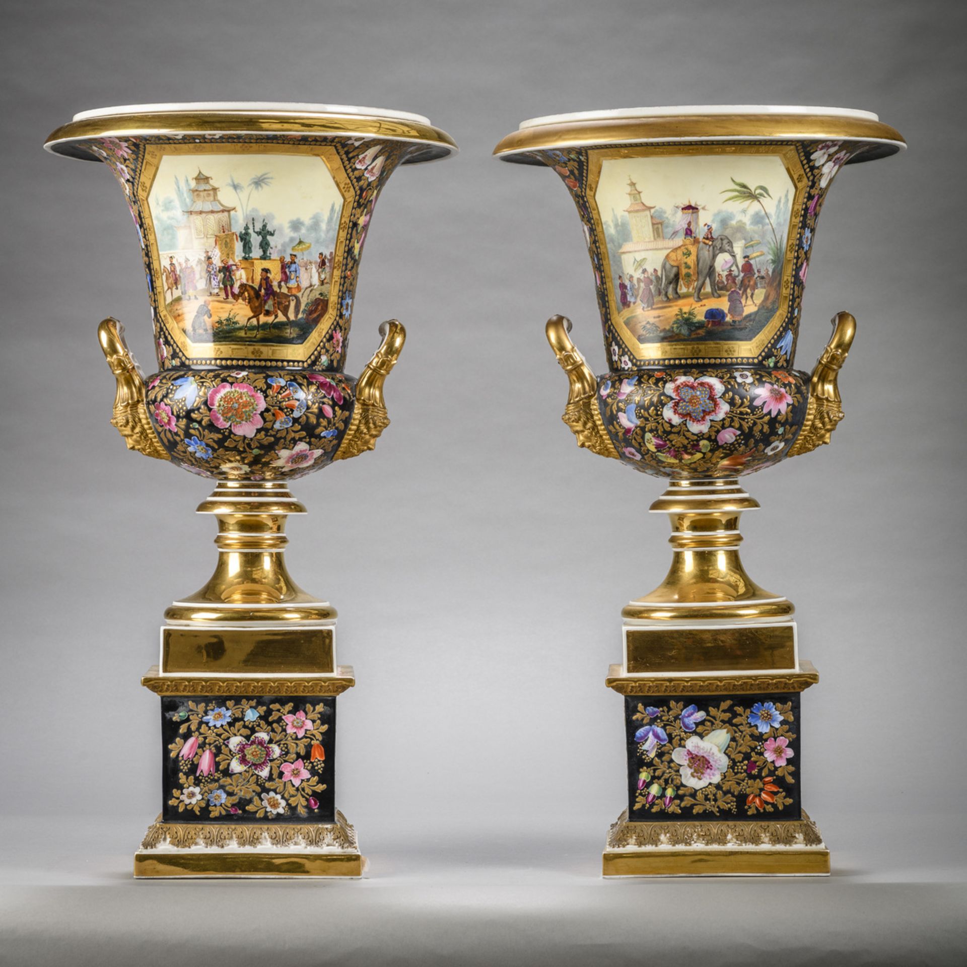 A pair of crater vases in Paris porcelain 'Chinese decoration', 19th century (h66cm) (*)