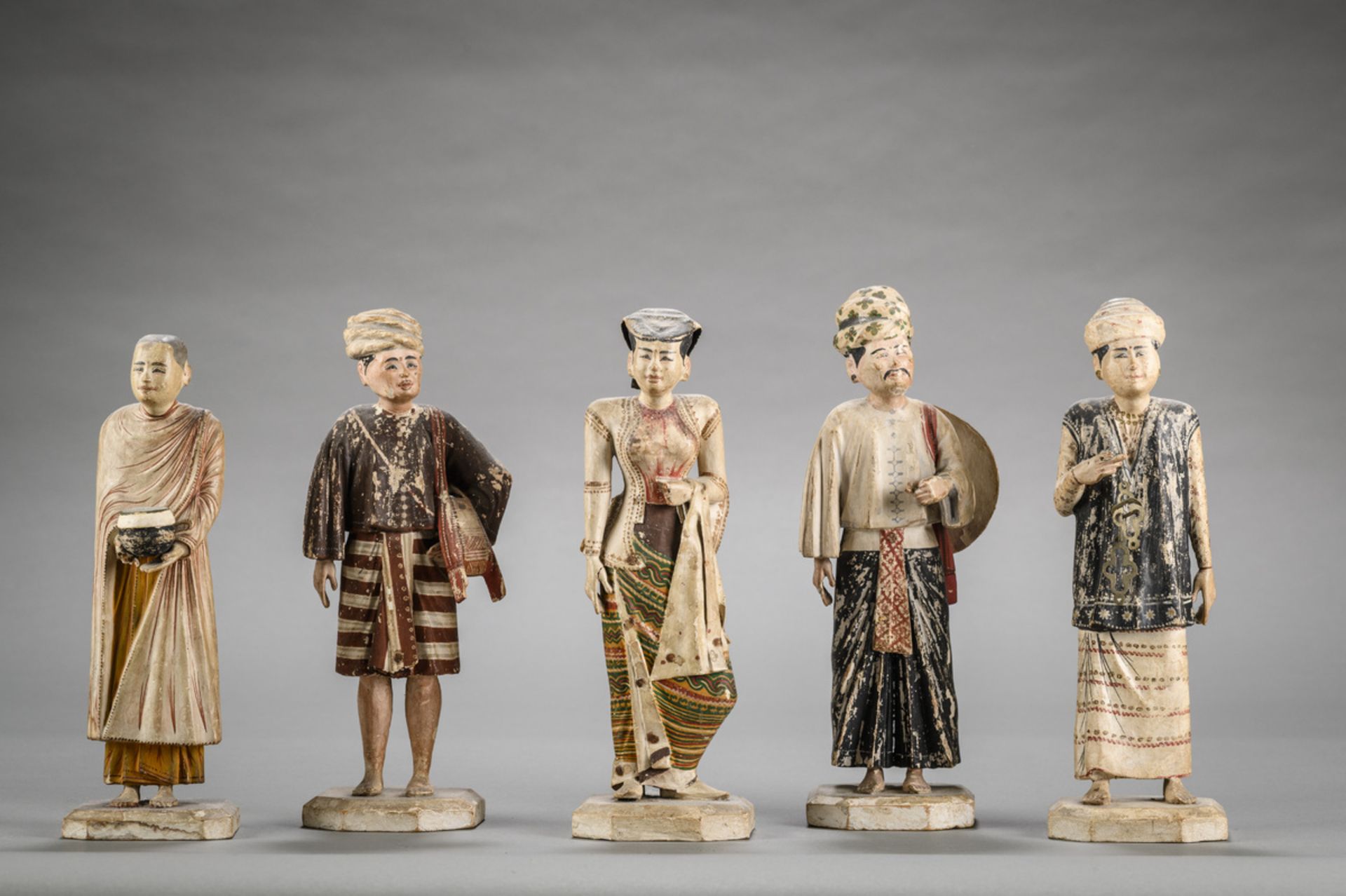 Collection of figures in papier mache and wood, Southeast Asia (H24 to H27cm) - Image 2 of 6