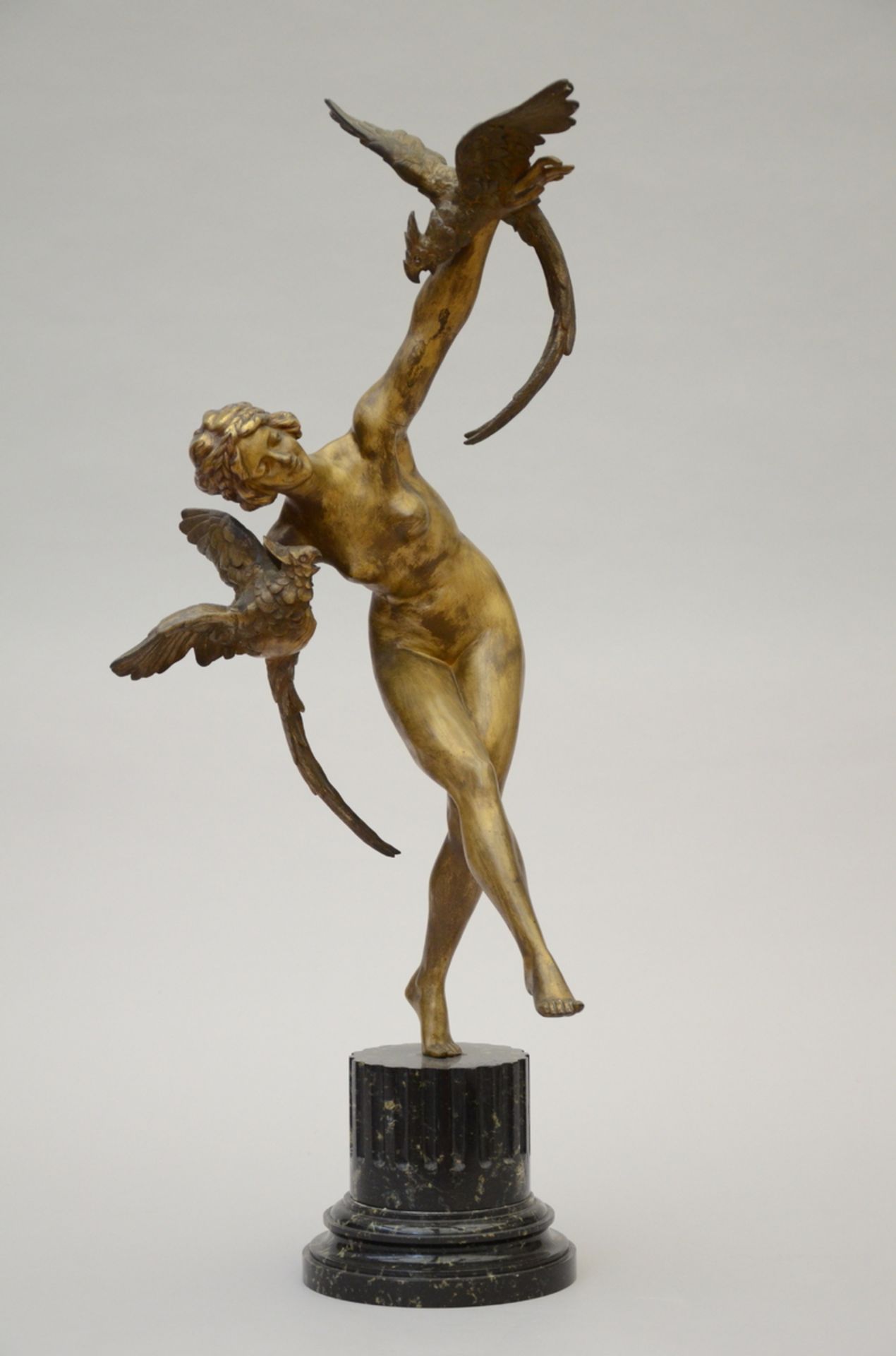 Colinet: bronze sculpture 'lady with parrot' on marble base (H72cm)