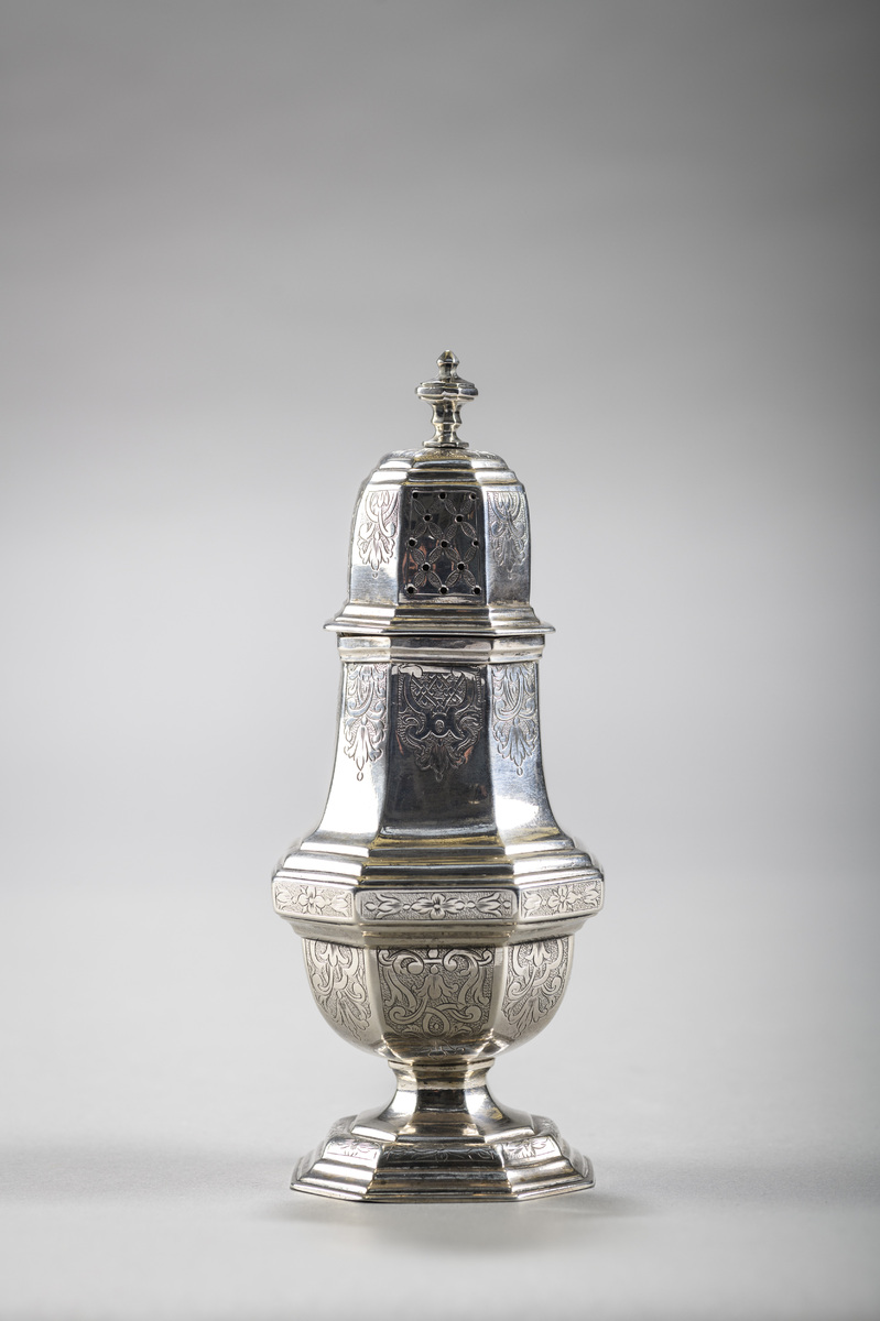 A Regence sugar shaker in solid silver, 18th century (H19cm) - Image 2 of 5