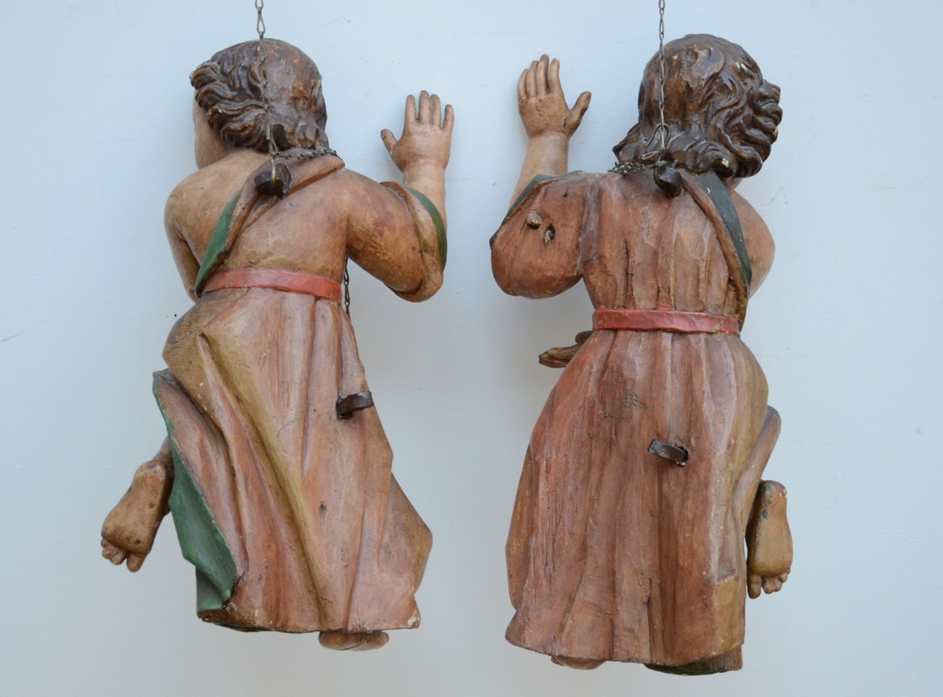 A pair of angels in polychrome wood (h53cm) (*) - Image 2 of 3