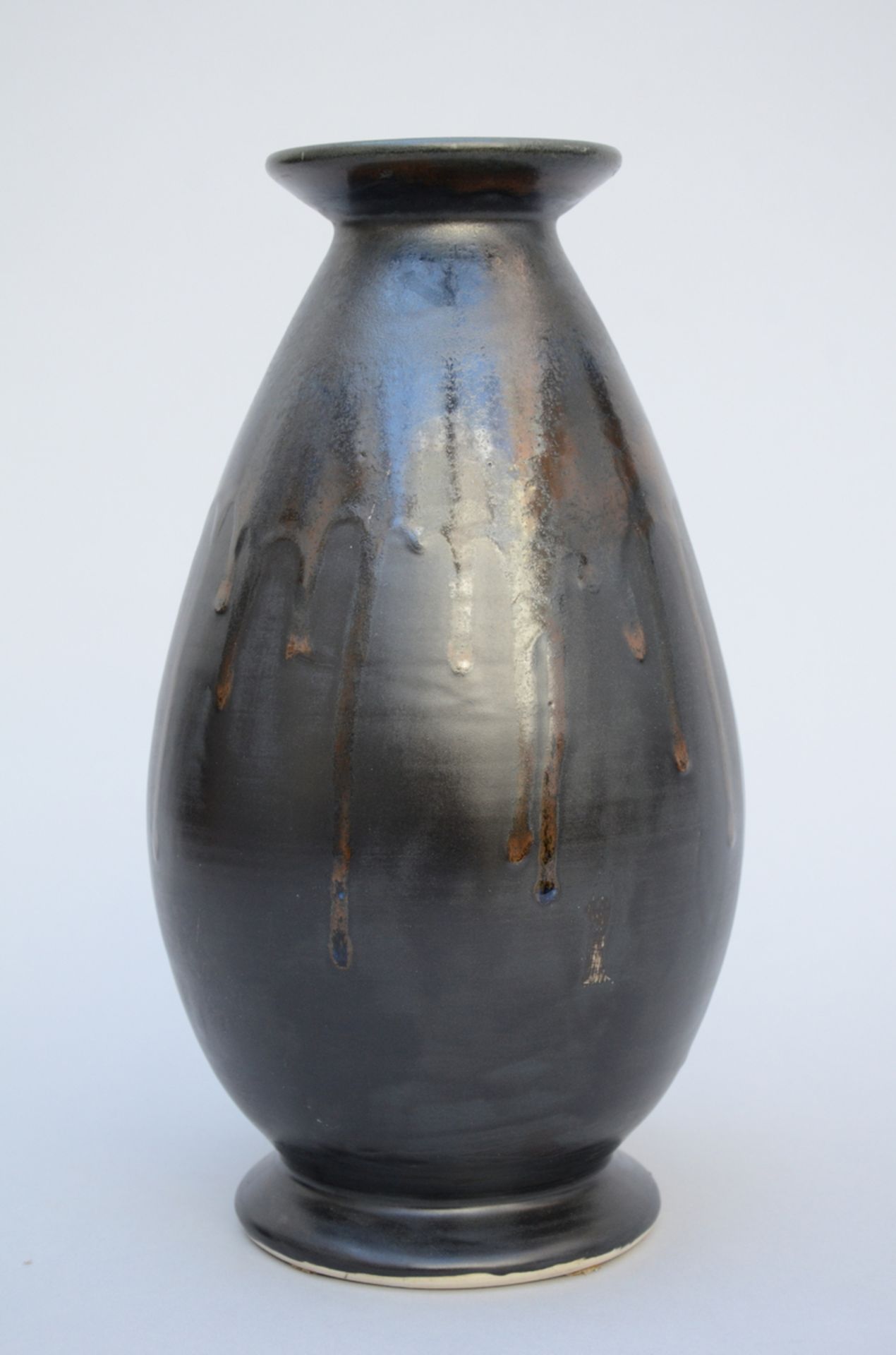 Art Deco vase in stoneware, Keramis, 'monochrome', D2751 (h30cm) - Image 2 of 3