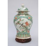 A Chinese famille verte porcelain lidded vase 'flowers' (h45cm) (*)